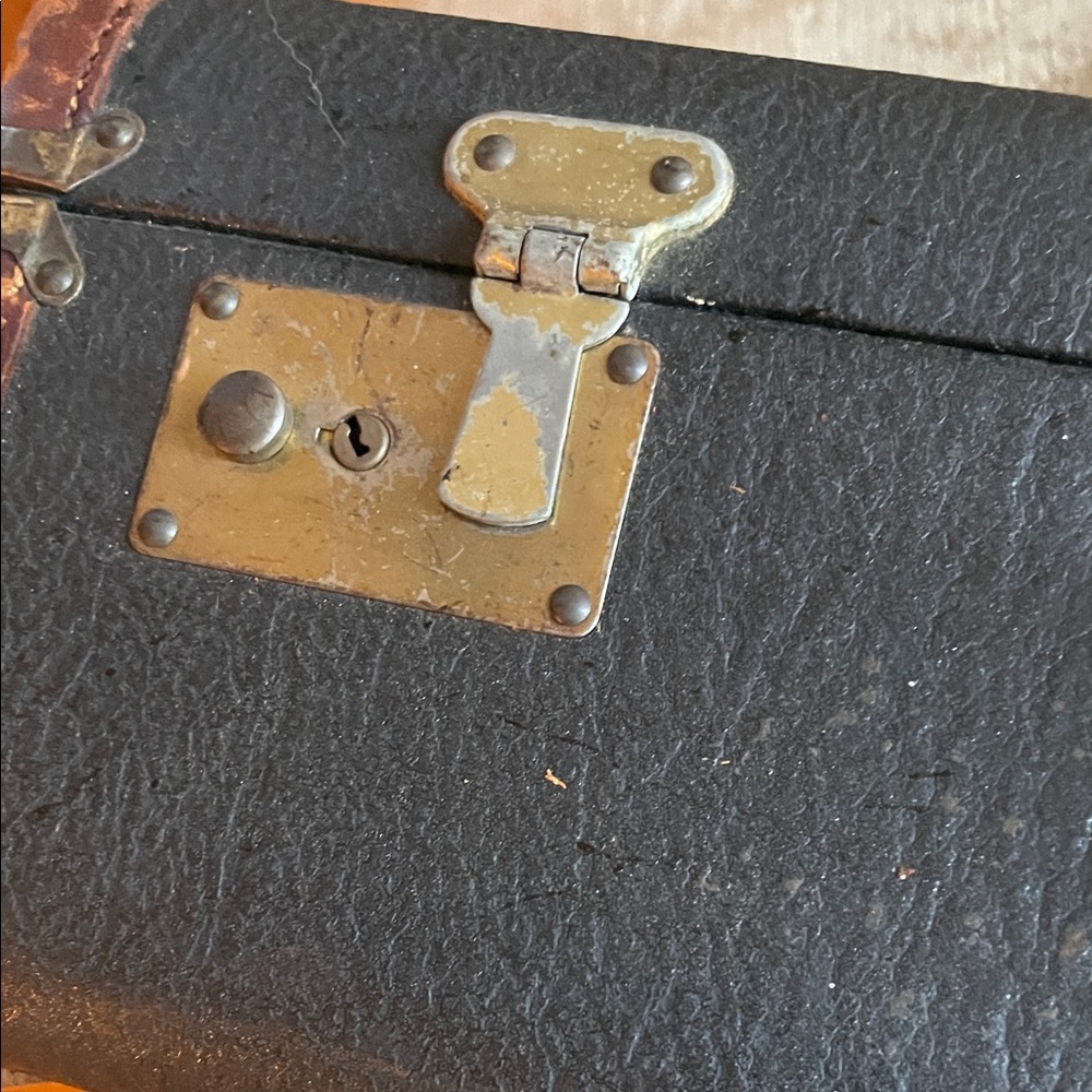 VINTAGE PRODUCT OF WARREN Suitcase 🧳 - Picture 5 of 15